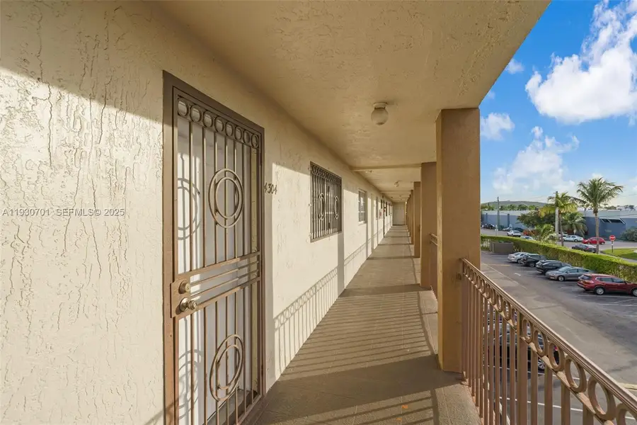 8851 NW 119th St #4304, Hialeah Gardens, FL 33018 - Image #2