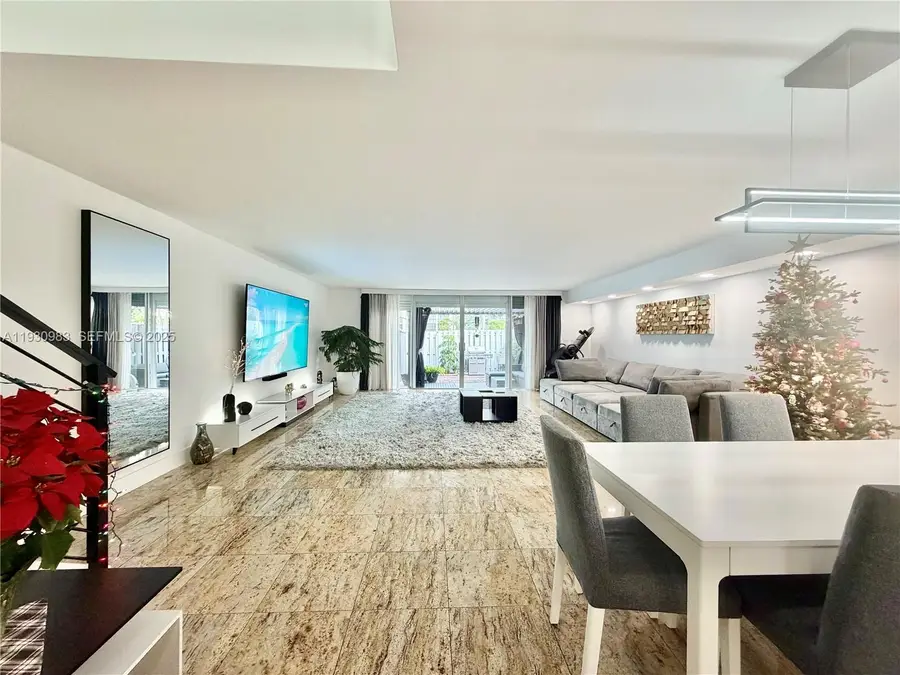 934 NE 27th Ave, Hallandale Beach, FL 33009 - Image #2