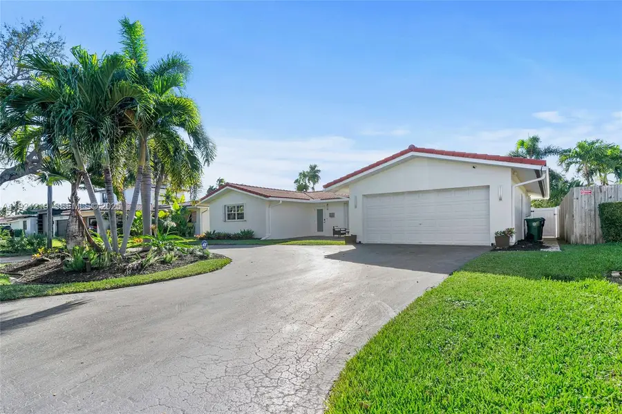 2207 NE 16th Ave, Wilton Manors, FL 33305 - Image #2