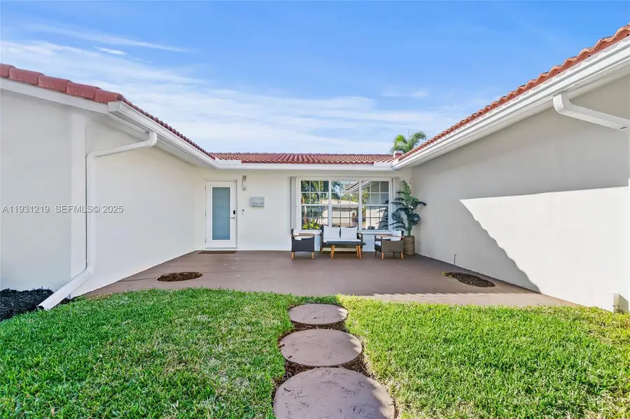 2207 NE 16th Ave, Wilton Manors, FL 33305 - Image #3