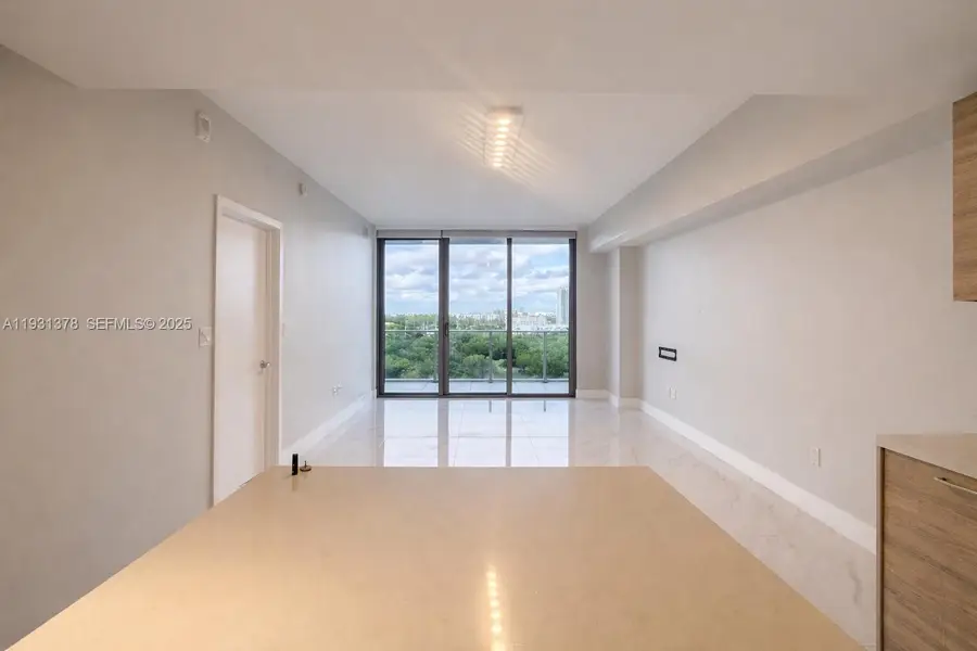 16385 Biscayne Blvd #1102, North Miami Beach, FL 33160 - Image #3