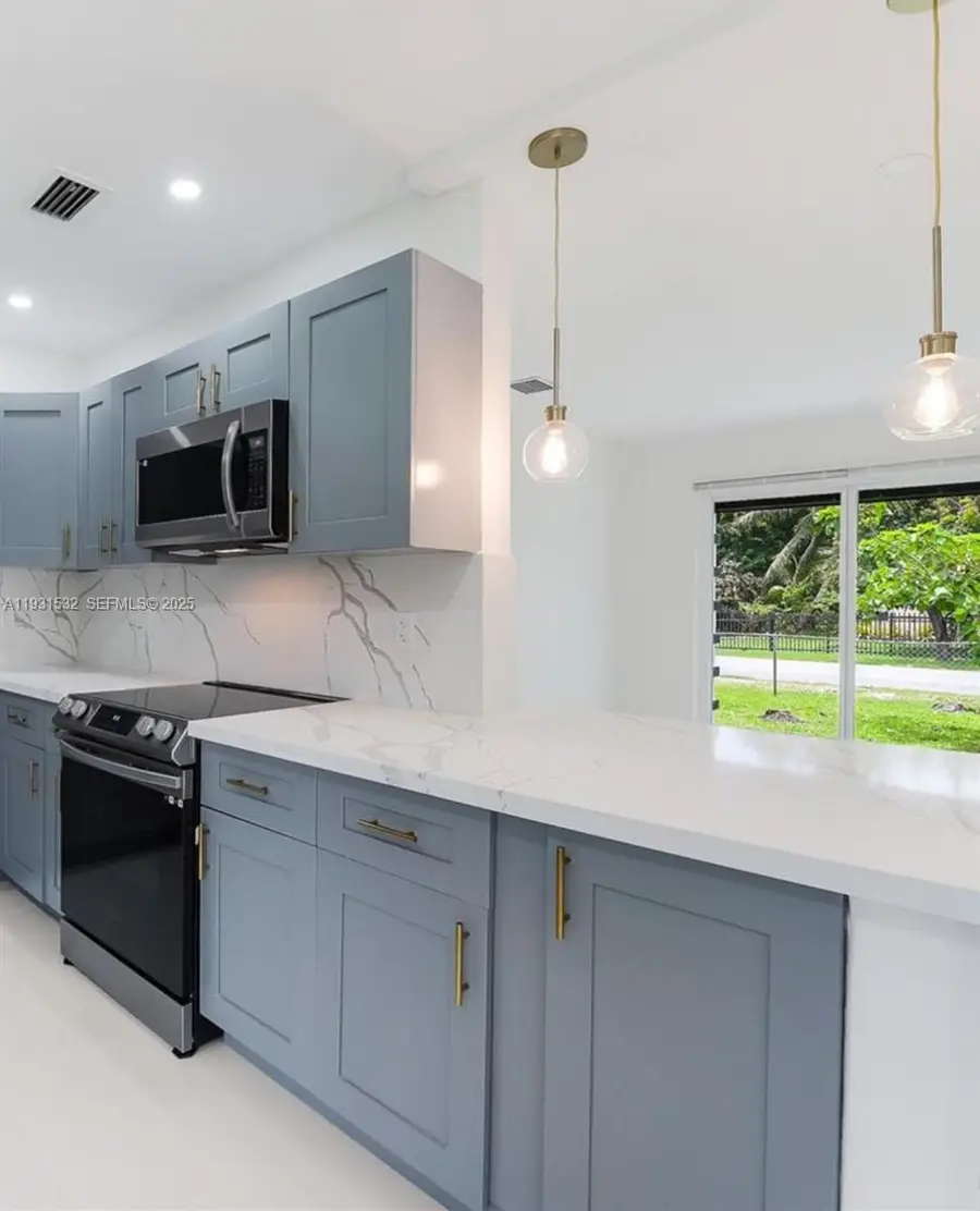 851 NW 146th St, Miami, FL 33168 - #2