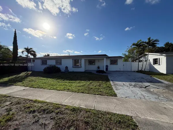 7950 NW 174th Ter, Hialeah, FL 33015
