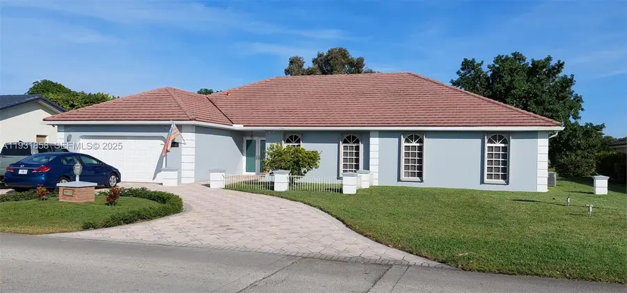 18921 W Oakmont Dr, Hialeah, FL 33015 - Image #3