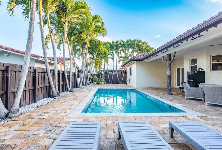 18529 SW 97th Pl, Cutler Bay, FL 33157 - Image #2