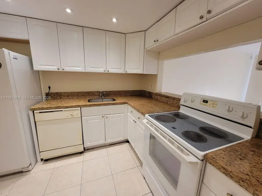 4304 NW 9th Ave #3-2G, Deerfield Beach, FL 33064 - Image #2