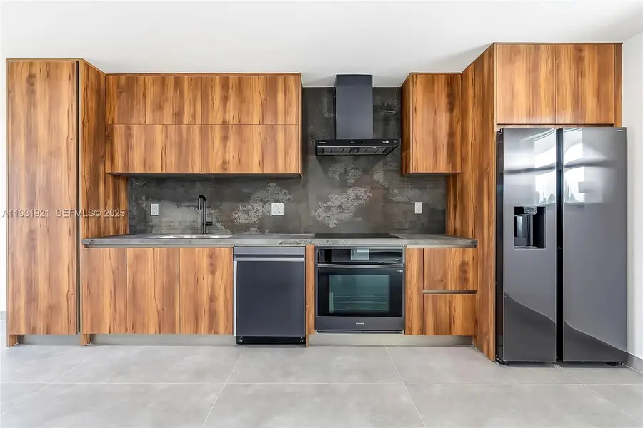 251 SW 9th Ave, Hallandale Beach, FL 33009 - Image #3