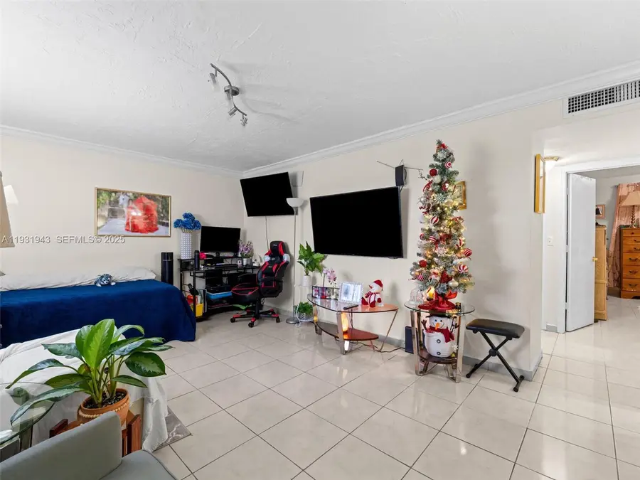1655 W 44th Pl #448, Hialeah, FL 33012 - Image #2