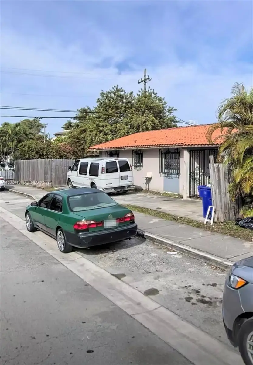 960 SW 13th Ct, Miami, FL 33135 - Image #2