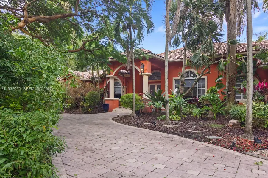 11825 S Mitchell Manor Cir, Pinecrest, FL 33156 - Image #2