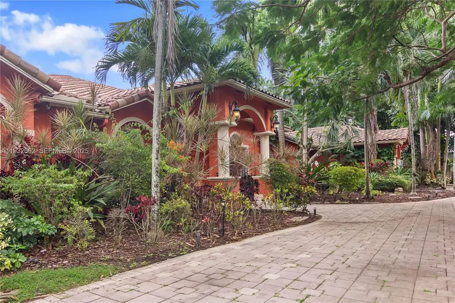 11825 S Mitchell Manor Cir, Pinecrest, FL 33156 - Image #3