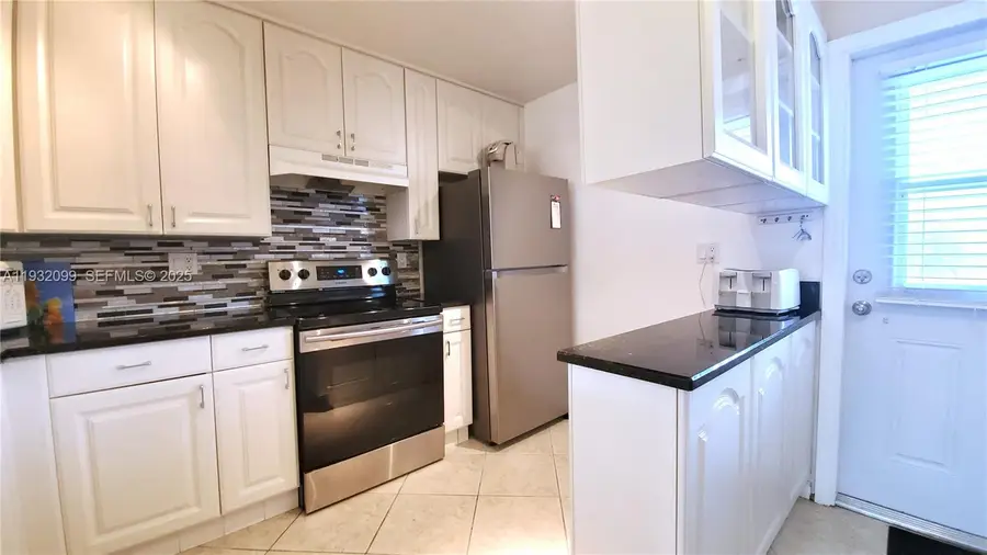 470 Paradise Isle Blvd #309, Hallandale Beach, FL 33009 - Image #2