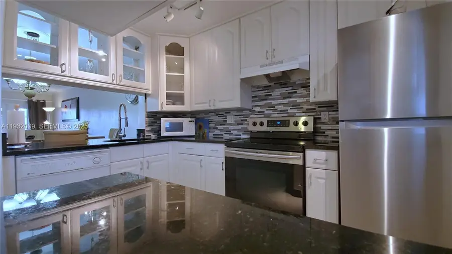 470 Paradise Isle Blvd #309, Hallandale Beach, FL 33009 - Image #3
