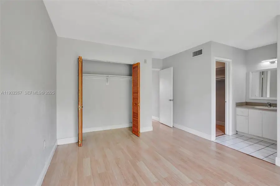 1860 Venice Park Dr #204, North Miami, FL 33181 - Image #2