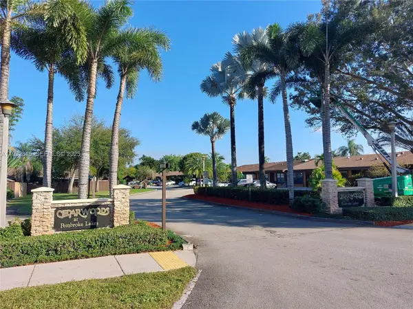 2320 Elm Ct, Pembroke Pines, FL 33026