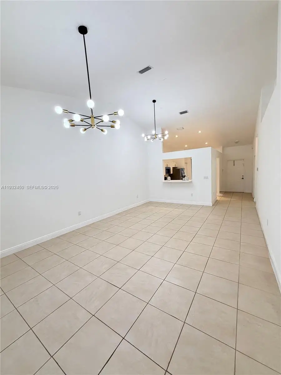 2650 E Aragon Blvd #2, Sunrise, FL 33313 - Image #3