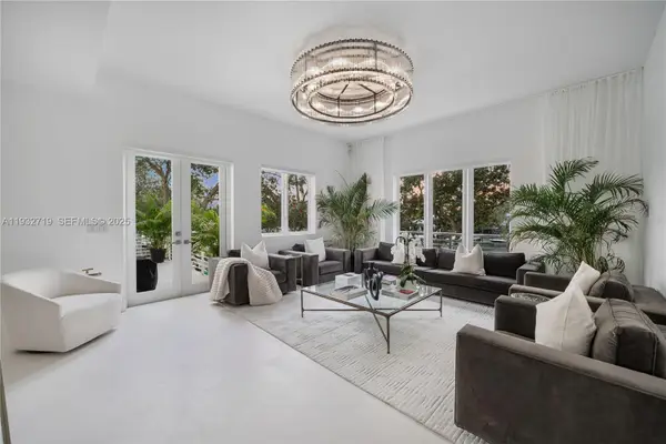 6109 W Laguna Dr W #6109, Miami Beach, FL 33141