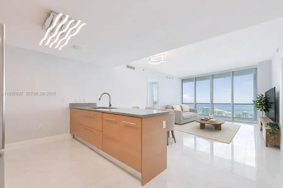 475 Brickell Ave #3407, Miami, FL 33131 - Image #2