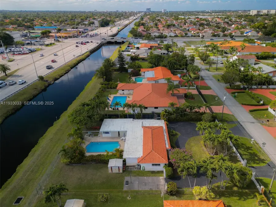 8490 Grand Canal Dr, Miami, FL 33144 - Image #2