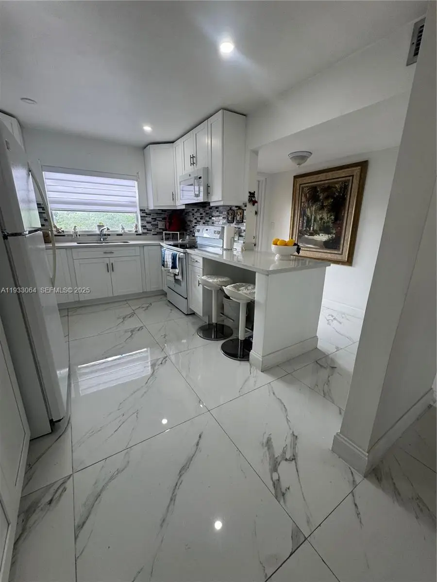 9330 Sunrise Lakes #304, Sunrise, FL 33322 - Image #2