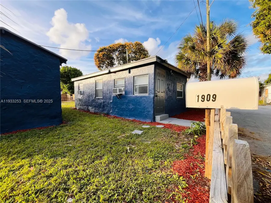 1927 Windsor Ave, West Palm Beach, FL 33407 - Image #2