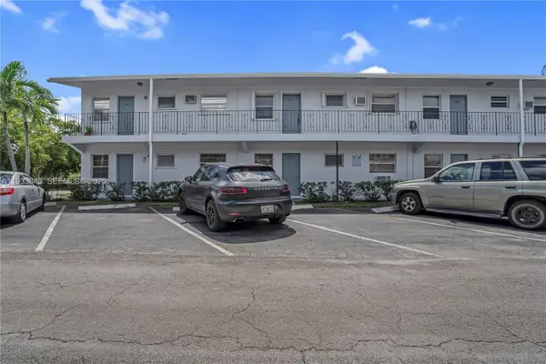 7401 Pines Blvd #221, Pembroke Pines, FL 33024