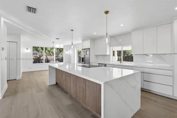 6800 NW 7th St, Plantation, FL 33317