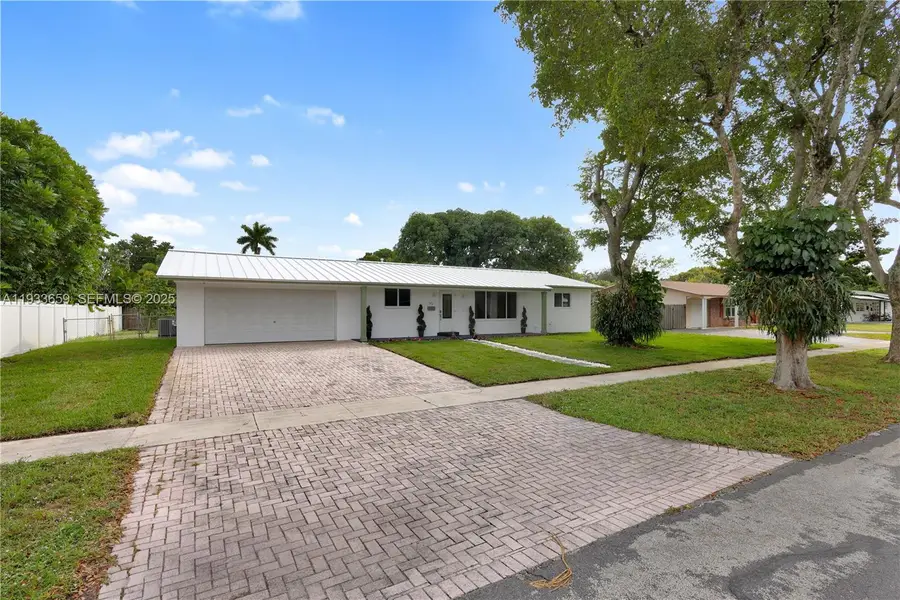 142 SW 53rd Ave, Plantation, FL 33317 - #3