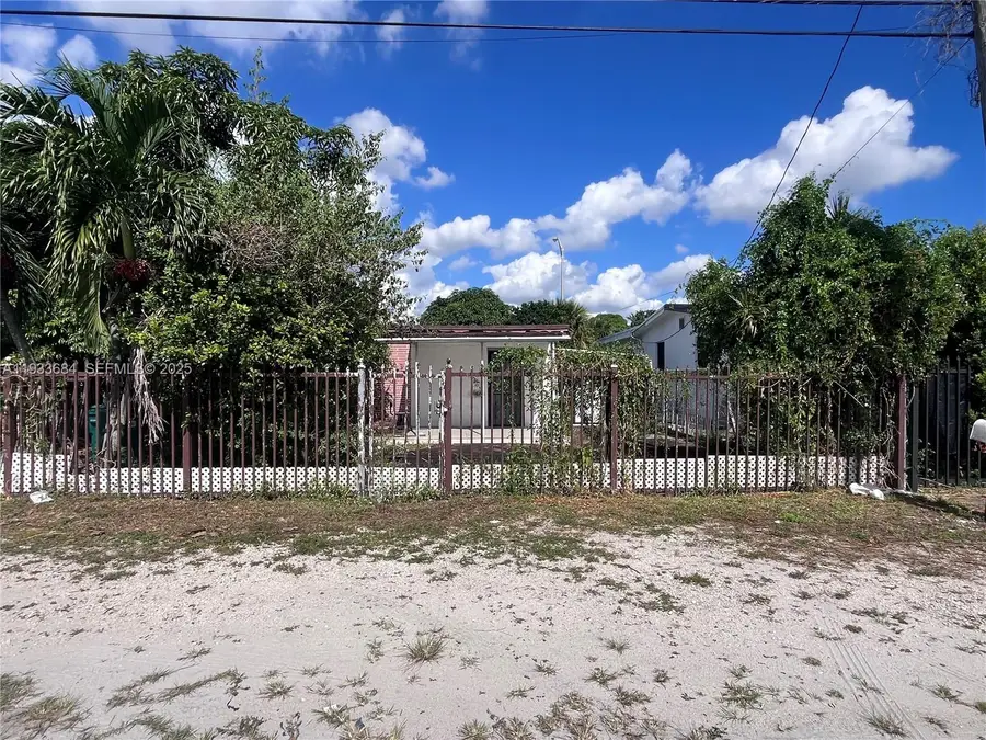 3271 NW 102nd St, Miami, FL 33147 - Image #2