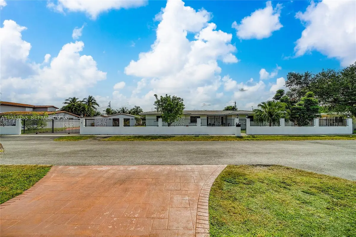 3585 SW 107th Ct, Miami, FL 33165 - Image #1