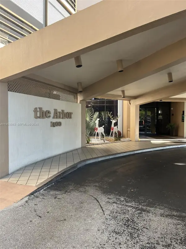 1400 Saint Charles Pl #207, Pembroke Pines, FL 33026