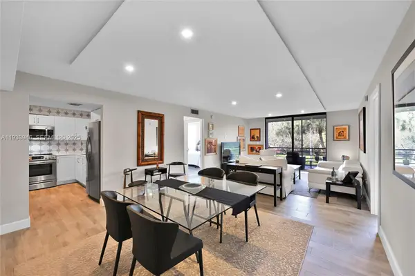 1400 Saint Charles Pl #323, Pembroke Pines, FL 33026