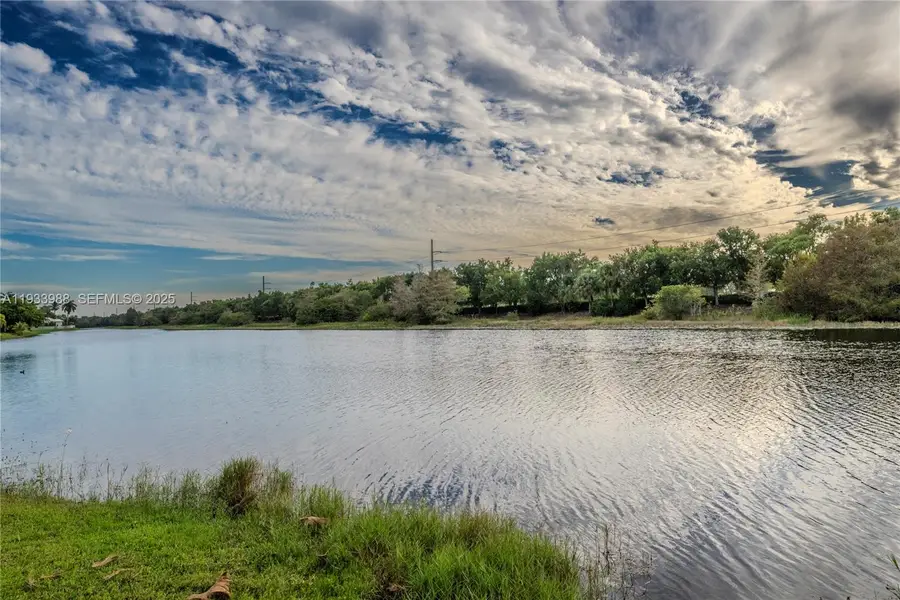 2893 Oakbrook Dr, Weston, FL 33332 - Image #2