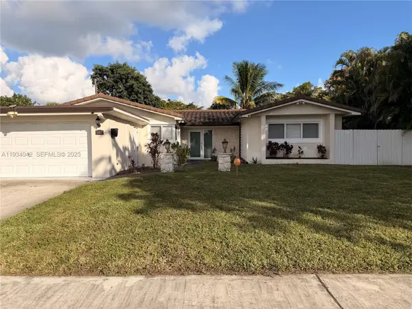 661 SW 67th Ave, Pembroke Pines, FL 33023