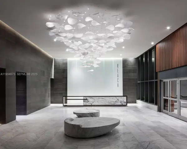 68 SE 6th St #2006, Miami, FL 33131