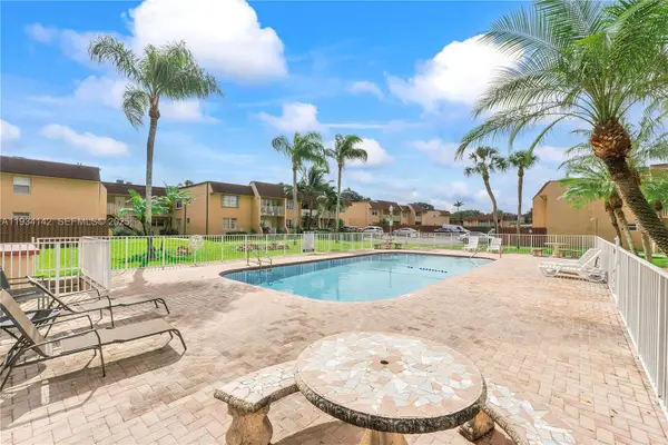 9974 SW 88th St #1028, Miami, FL 33176