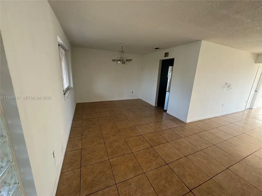 8511 NW 11th St, Pembroke Pines, FL 33024 - Image #3