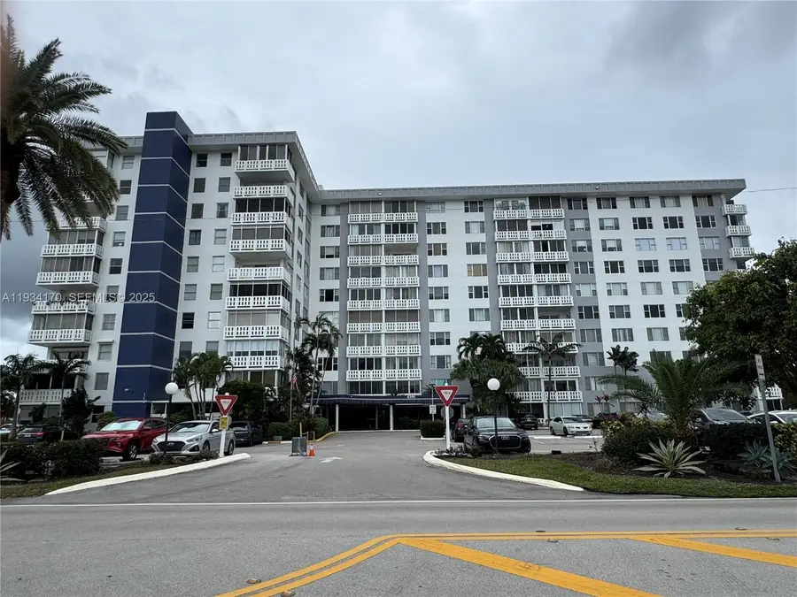 4350 Hillcrest Dr #702, Hollywood, FL 33021 - Image #3