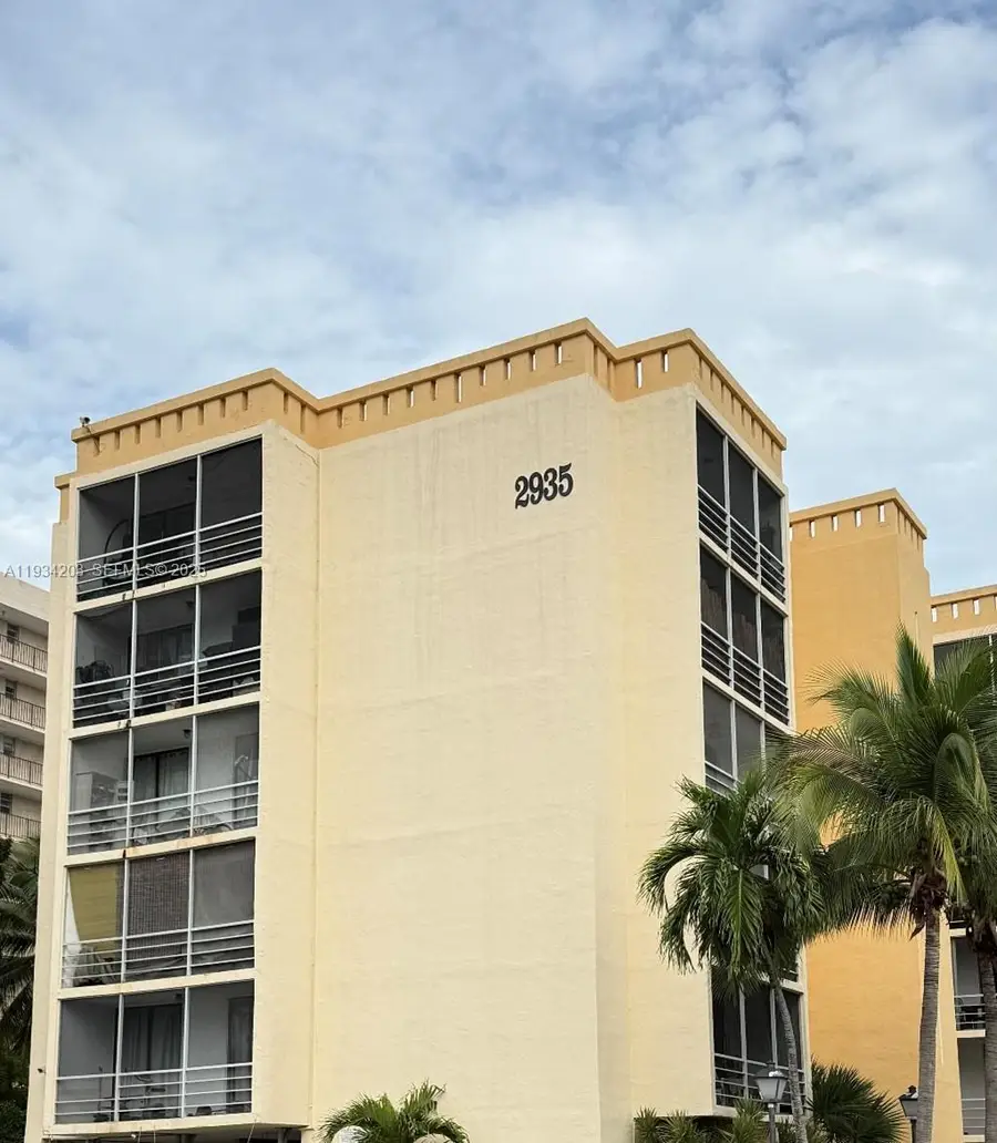 2935 NE 163rd St #3P, North Miami Beach, FL 33160 - Image #2