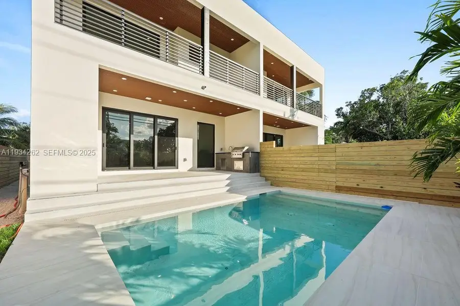 1319 NE 13th Ave, Fort Lauderdale, FL 33304 - Image #2