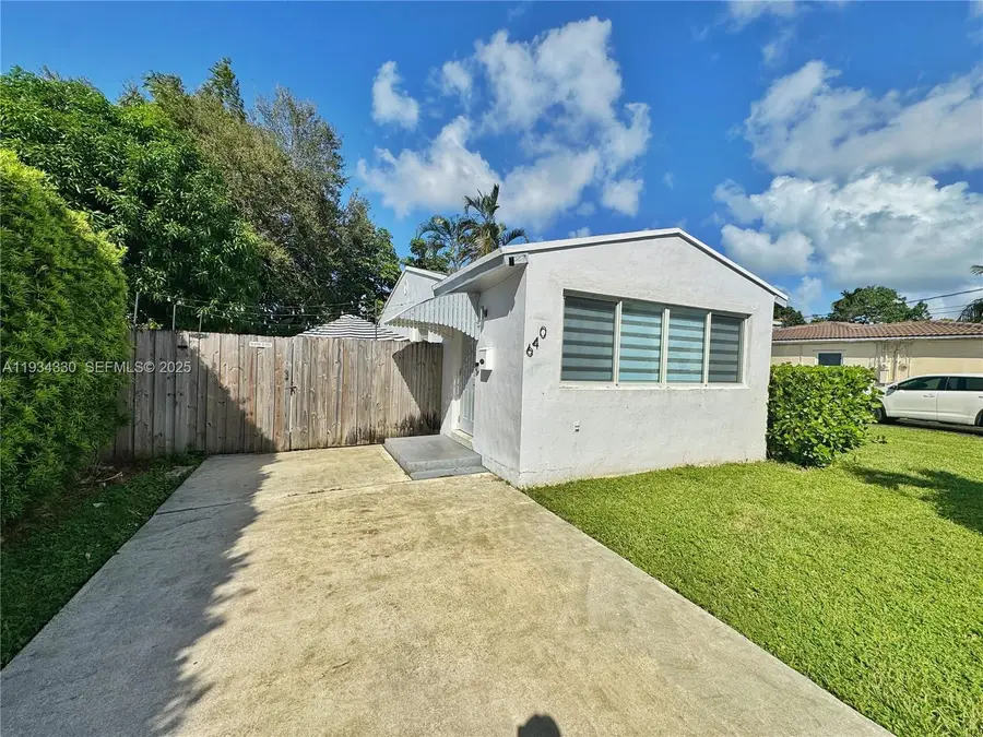 640 SW 6th St, Hallandale Beach, FL 33009 - Image #2