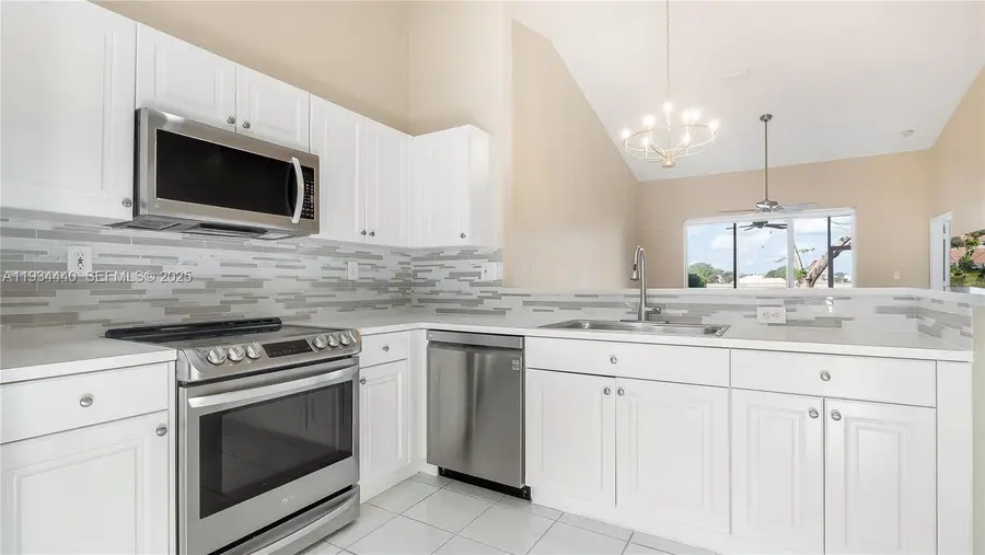 7651 S Aragon Blvd #5, Sunrise, FL 33322 - Image #2