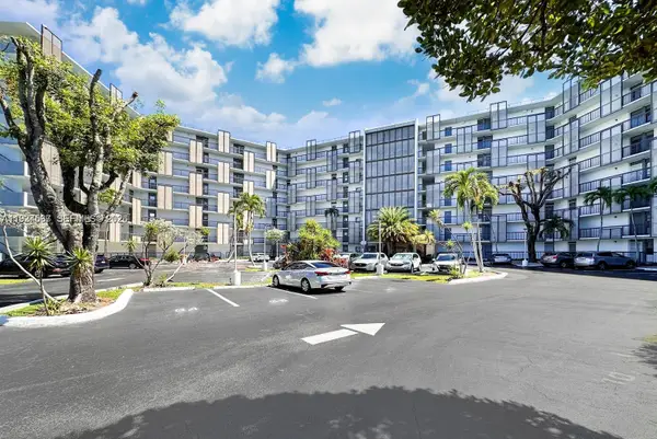 20500 W Country Club Dr #715, Aventura, FL 33180