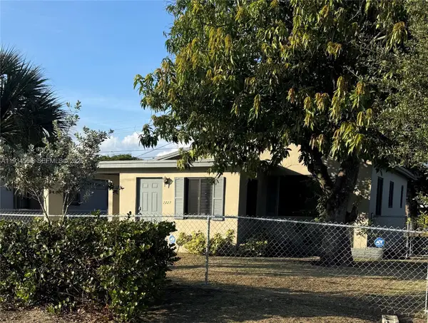 2227 NW 9th Ct, Fort Lauderdale, FL 33311