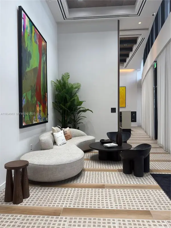 225 N Miami Ave #501, Miami, FL 33128