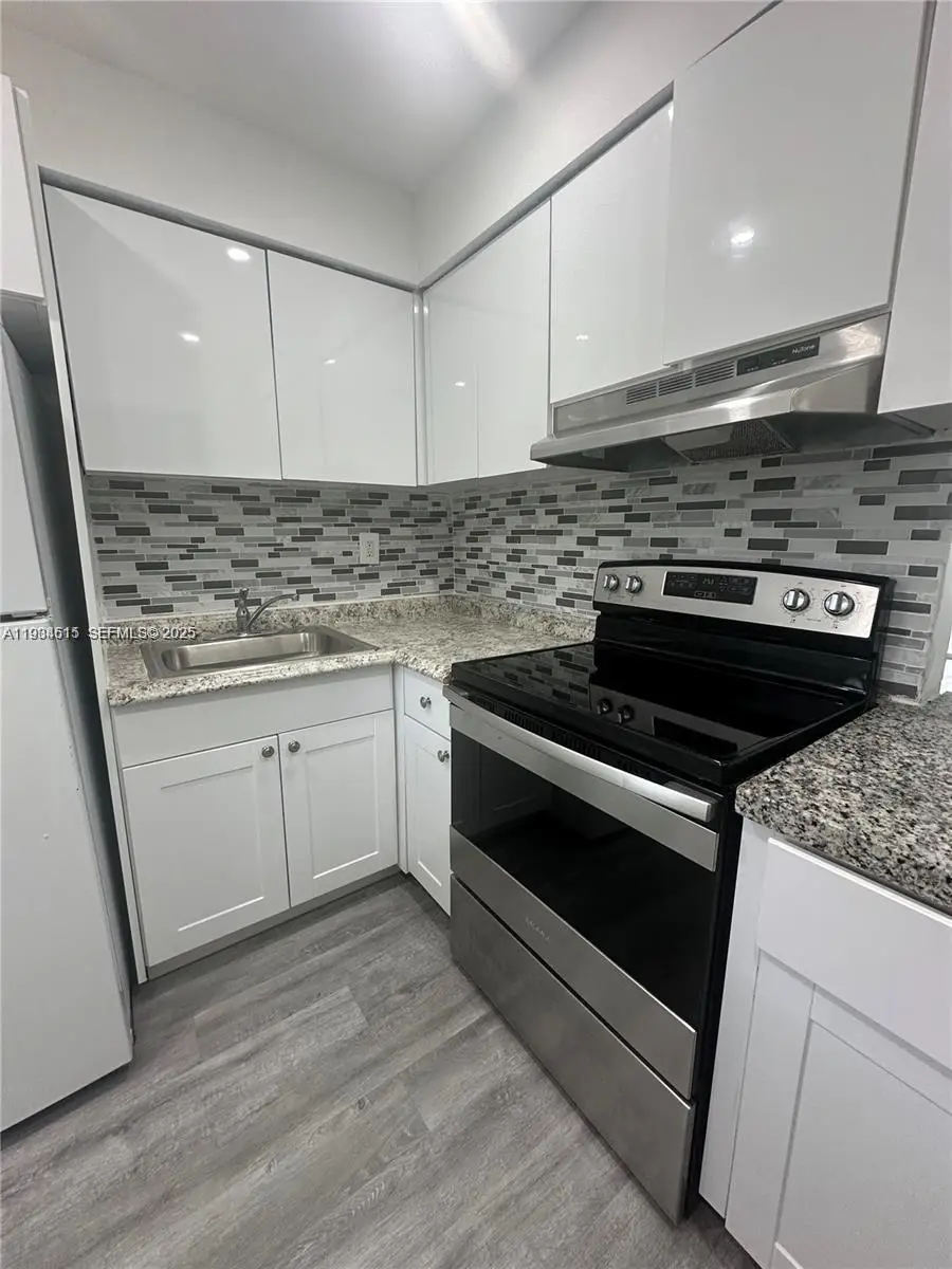 2800 NE 203rd St #10, Aventura, FL 33180 - Image #2