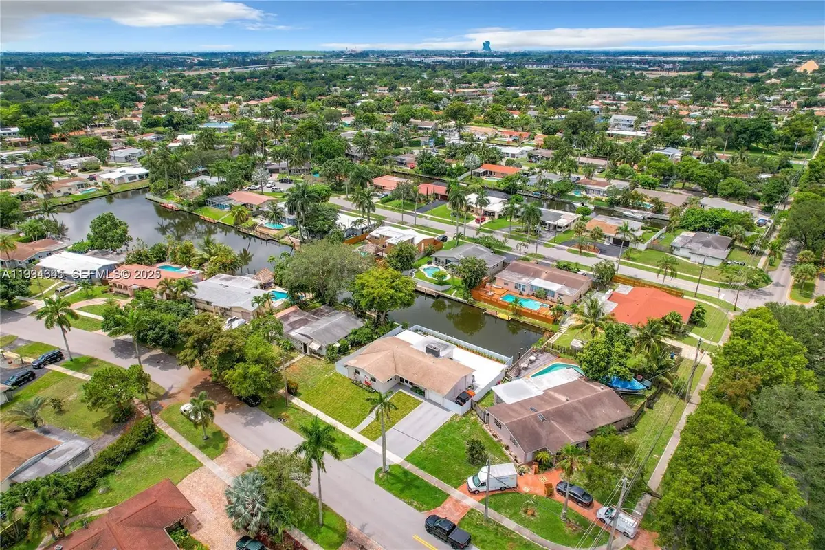 5880 SW 13th St, Plantation, FL 33317 - Image #1