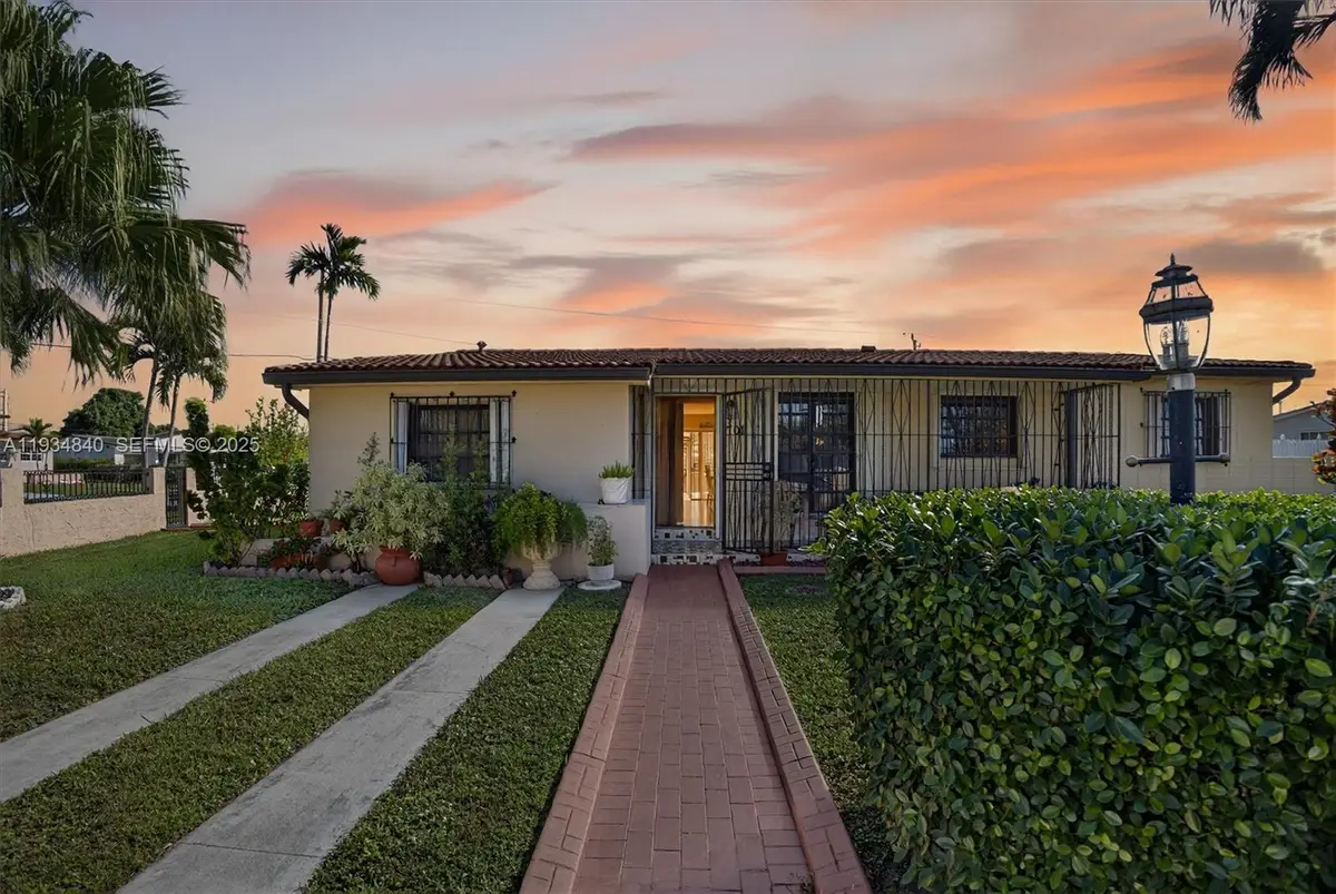 1701 SW 92nd Pl, Miami, FL 33165 - Image #1