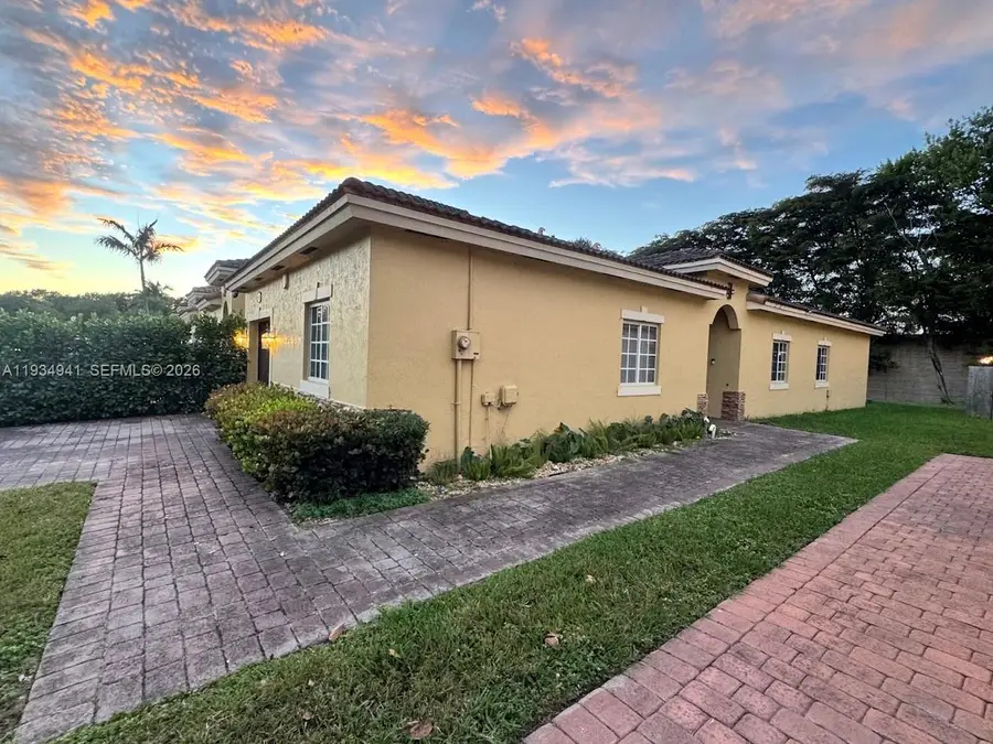1236 NE 32nd Ave, Homestead, FL 33033 - Image #2