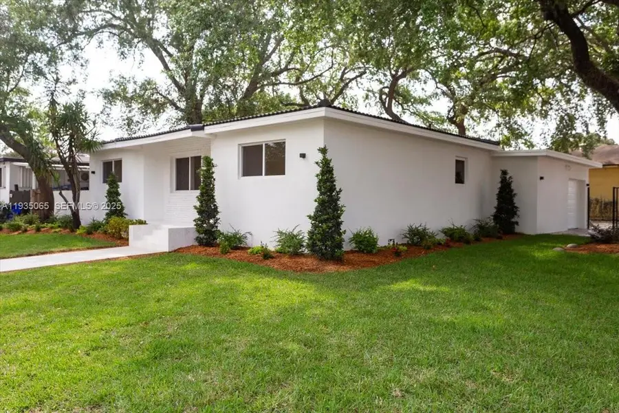 3260 NW 9th St, Miami, FL 33125 - Image #2